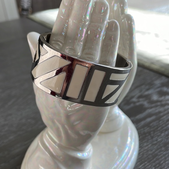 Anne Klein Off White & silver bracelet watch. - Picture 2 of 7